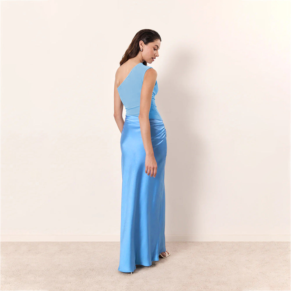 One-shoulder slim-fitting one-shoulder dress, sexy hip-wrapped dress.