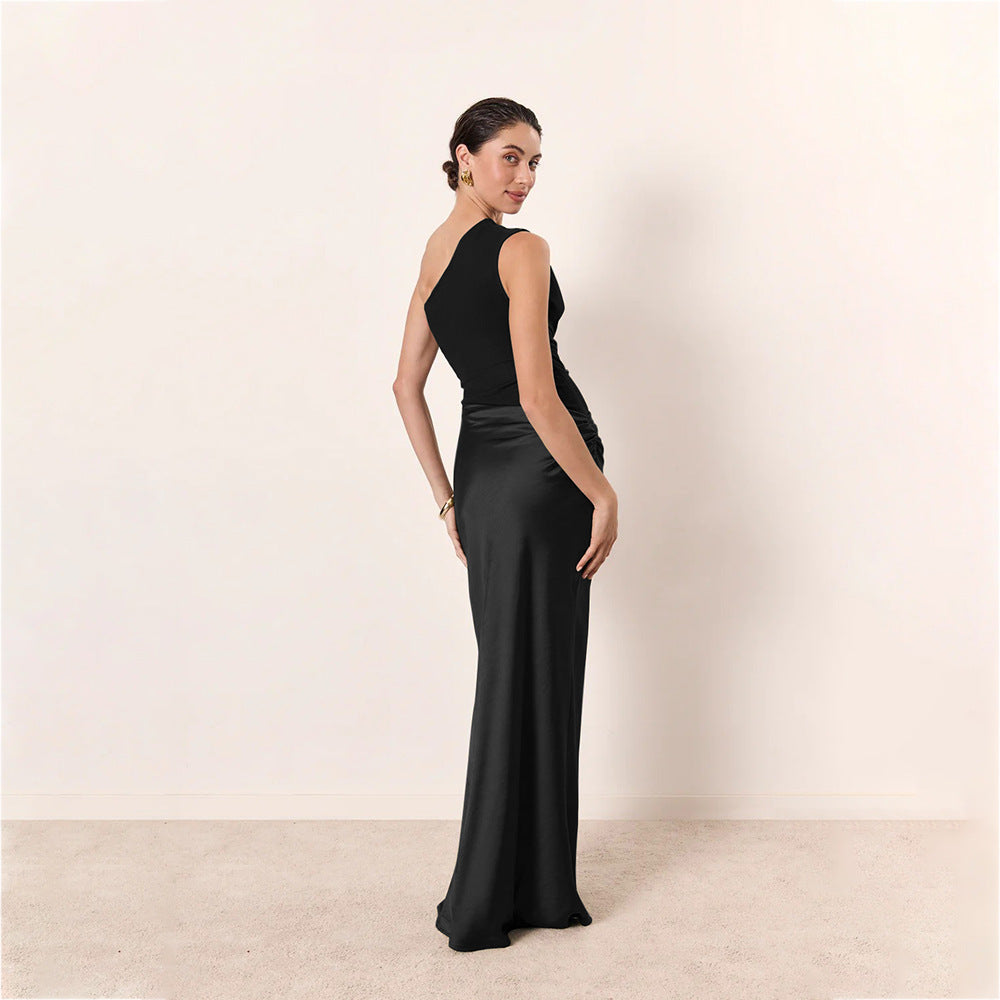 One-shoulder slim-fitting one-shoulder dress, sexy hip-wrapped dress.