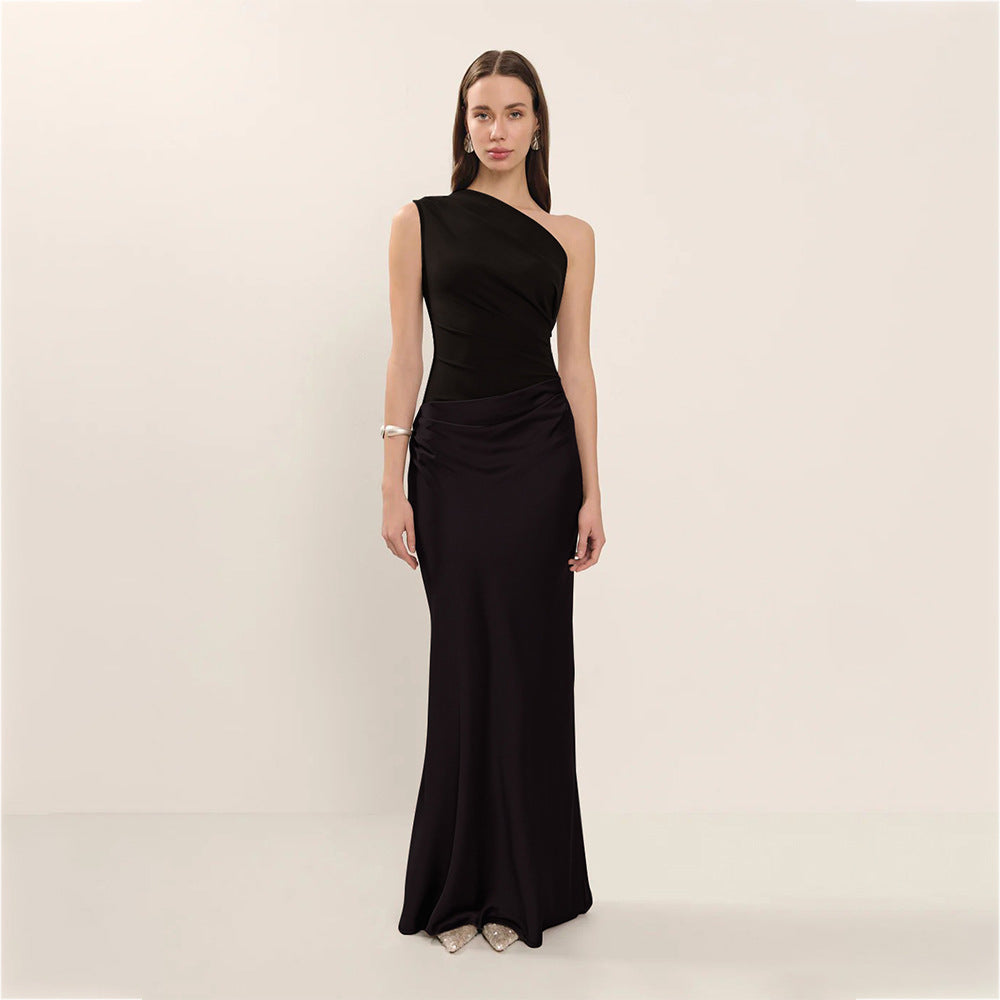 One-shoulder slim-fitting one-shoulder dress, sexy hip-wrapped dress.