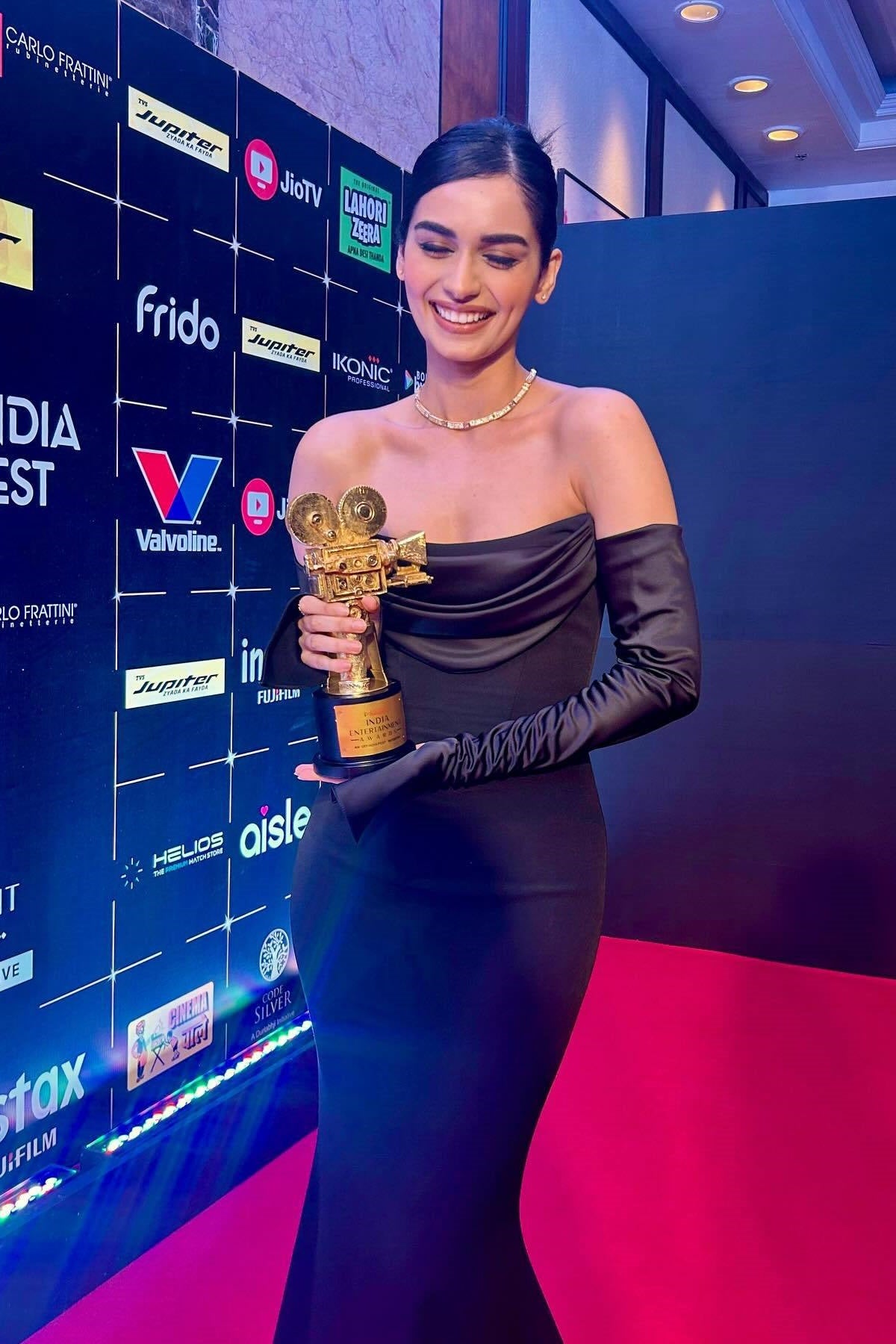 Strapless Off-Shoulder Satin Gloves Gown